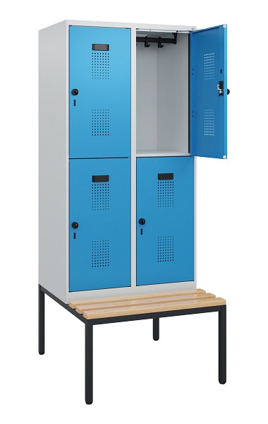 C+P Doppelstöckiger Spind Evolo PLUS, Bank, 4 Fächer, 1950x800x815mm, 7035/5012, Drehriegel, Sitzfläche Buche-Hartholz, Sitzbank, 0493505-22 S10007