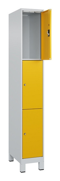 C+P Schließfachschrank Evolo PLUS, mit Füßen, 3 Fächer, 1950x300x500mm, 7035/10, Frontfarbe RAL 1004 Goldgelb, 049010-103 S10000