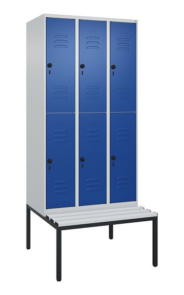 C+P Doppelstöckiger Spind Classic PLUS, 3 Abteile, 2120x900x815mm, 7035/5010, Drehriegel, mit untergebauter Sitzbank, 0803507-30 S10108
