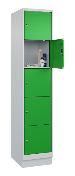 C+P Schließfachschrank Evolo PLUS, mit Sockel, 5 Fächer, 1950x400x500mm, 7035/60, Frontfarbe RAL 6037 Reingrün, 049020-125 S10011