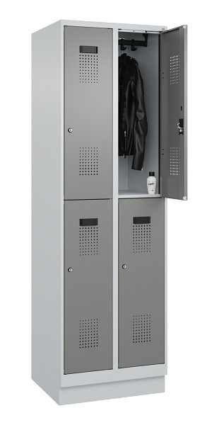 C+P Doppelstöckiger Spind Evolo PLUS, mit Sockel, 4 Fächer, 1950x600x500mm, 7035, Frontfarbe 0005000 RDS Stahlgrau, Zylinderschloss, 049320-20 S10041