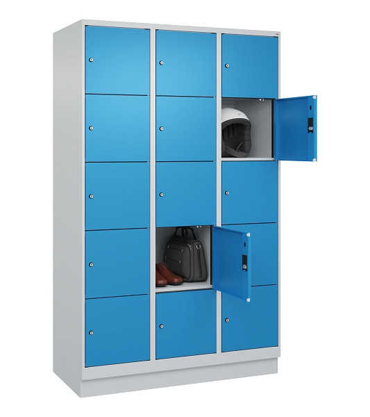 C+P Schließfachschrank Evolo PLUS, mit Sockel, 15 Fächer, 1950x1200x500mm, 7035/5012 Lichtblau, 049020-325 S10007