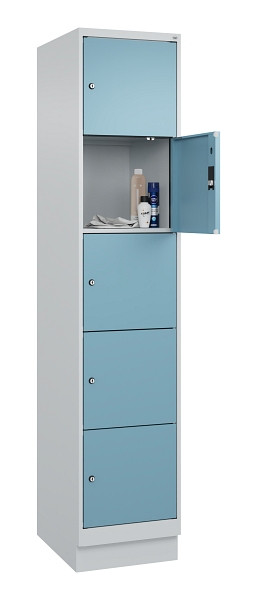 C+P Schließfachschrank Evolo PLUS, mit Sockel, 5 Fächer, 1950x400x500mm, 7035/00, Frontfarbe 2406015 RDS Architekturblau, 049020-125 S10009