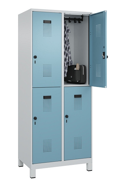 C+P Doppelstöckiger Spind Evolo PLUS, mit Füßen, 4 Fächer, 1950x800x500mm, 7035, Frontfarbe 2406015 RDS Architekturblau, Drehriegel, 049310-22 S10009