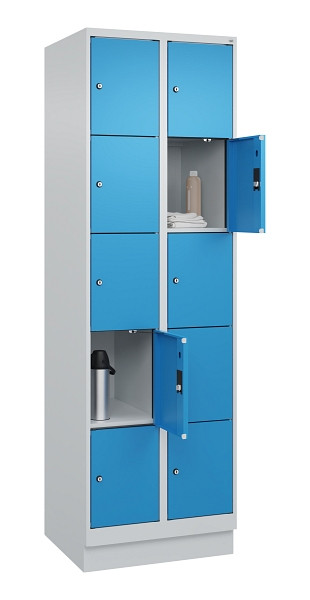 C+P Schließfachschrank Evolo PLUS, mit Sockel, 10 Fächer, 1950x600x500mm, 7035/5, Frontfarbe RAL 5012 Lichtblau, 049020-205 S10007