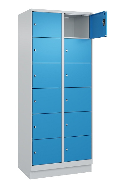 C+P Schließfachschrank Evolo PLUS, mit Sockel, 12 Fächer, 1950x800x500mm, 7035/5, Frontfarbe RAL 5012 Lichtblau, 049020-226 S10007