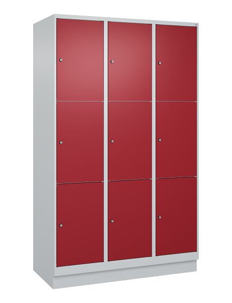 C+P Schließfachschrank Classic PLUS, Sockel, 3 Abteile mit je 3 Fächern, 1950x1200x500mm, 7035/3003, 080020-323 S10001