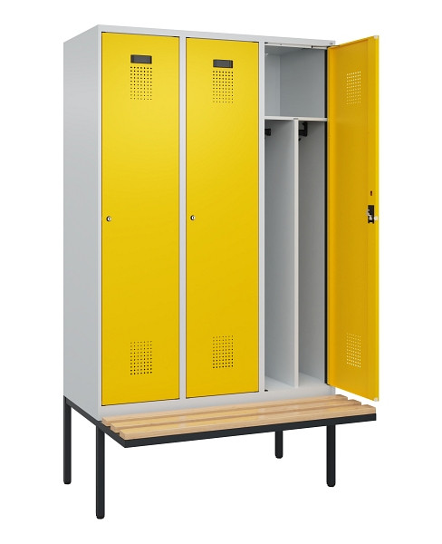 C+P Spind Evolo PLUS, 3 Abteile, 2120x1200x815mm, 7035/1023, Haken 4, Zylinderschloss, Sitzfläche Holz, Trennwand, 0490407-32F S10028
