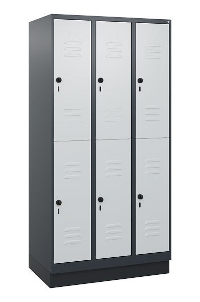 C+P Doppelstöckiger Spind Classic PLUS, Sockel, 3 Abteile, 1800x900x500mm, 7016/7035, Drehriegel, 0803207-30 S10013
