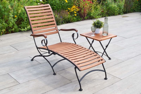Merxx Schlossgarten Relaxliege Set 2-teilig, 1 Schlossgarten Relaxliege, 1 Klapphocker 45 x 45 cm, Flachstahl mit FSC Eukalyptusbelattung, 50181-217