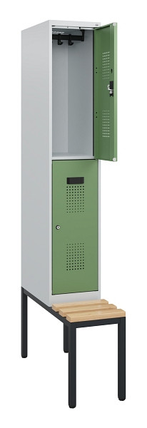 C+P Doppelstöckiger Spind Evolo PLUS, Bank, 2 Fächer, 1950x300x815mm, 7035/6011, Zylinderschloss, Sitzfläche Buche-Hartholz, Sitzbank, 0493505-10 S10037