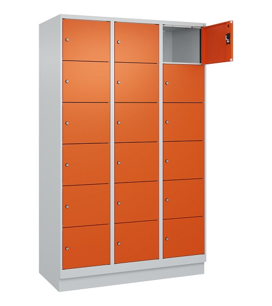 C+P Schließfachschrank Evolo PLUS, mit Sockel, 18 Fächer, 1950x1200x500mm, 7035/2004 Reinorange, 049020-326 S10002
