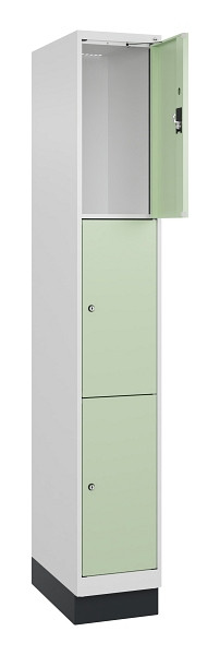 C+P Schließfachschrank Evolo PLUS, mit Sockel, 3 Fächer, 1950x300x500mm, 9016/60, 049020-103 S10019