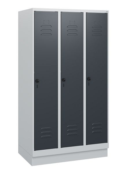 C+P Umkleidespind Classic PLUS, Sockel, 3 Abteile, 1630x900x500mm, 7035/7016, Drehriegel, 0800205-30 S10008