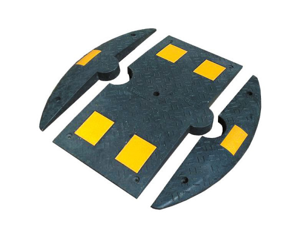 Schake Bodenschwelle aus Gummi schwarz mit gelben Markierungen, 50mm Hoch, 800mm Überfahrlänge, Anfangsstück mit Zapfen, B: 150 mm, 3393-55A