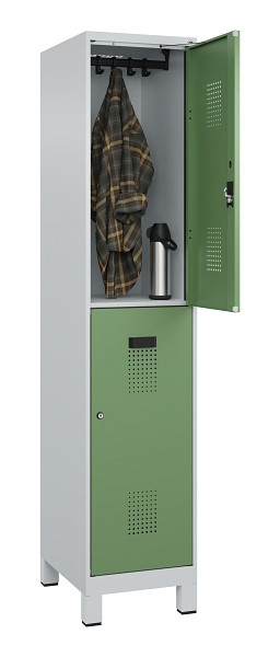 C+P Doppelstöckiger Spind Evolo PLUS, mit Füßen, 2 Fächer, 1950x400x500mm, 7035, Frontfarbe RAL 6011 Resedagrün, Zylinderschloss, 049310-12 S10037