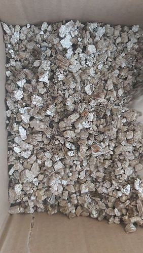 DENIOS Vermiculit Puffer- und Füllmaterial für Verpackungen, Körnung 0-6 mm, 100 Liter Papiersack, 267185