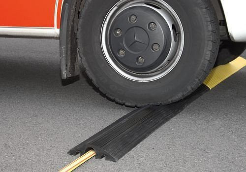 DENIOS Kabelbrücke klein, aus Recycling-Gummi, mit 3 Kabelkanälen, gelb, 248344