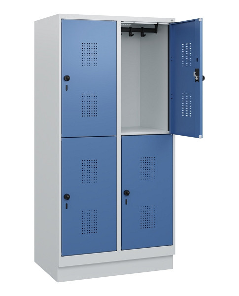 C+P Doppelstöckiger Spind Evolo PLUS, Sockel, 4 Fächer, 1630x800x500mm, 7035/502, Drehriegel, 0493205-22 S10008