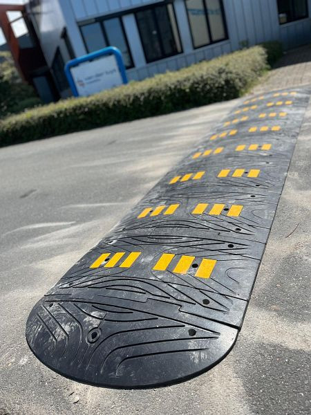 Ri-Traffic Temposchwelle für LKWs, Höhe 7 cm, set 363 cm, DRH7-363