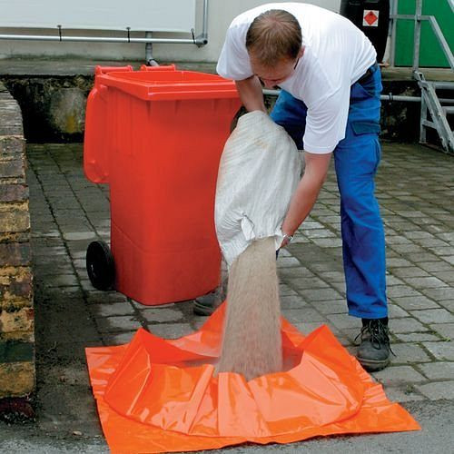 DENIOS Kanalabdeckung aus Polyethylen mit Aufkleber und 3 leeren Sandsäcken im Rollcontainer, 201-660
