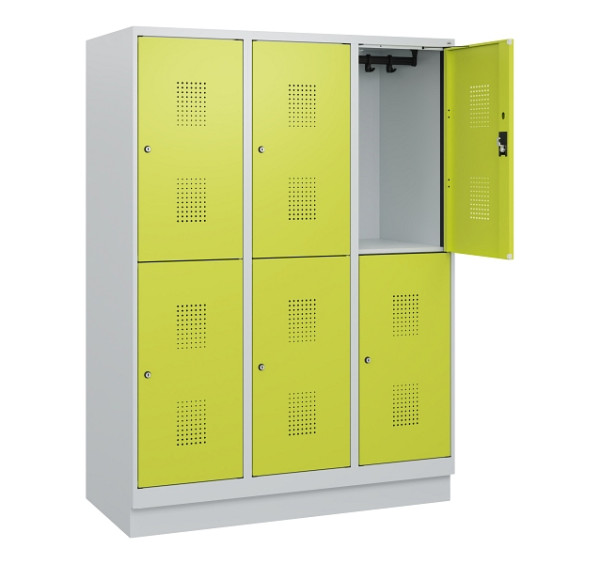 C+P Doppelstöckiger Spind Evolo PLUS, Sockel, 6 Fächer, 1630x1200x500mm, 7035/00, Frontfarbe 1108060 RDS Clowngrün, Zylinderschloss, 0493205-32 S10042