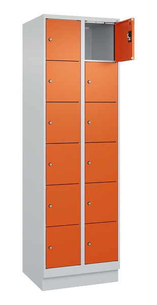 C+P Schließfachschrank Evolo PLUS, mit Sockel, 12 Fächer, 1950x600x500mm, 7035/2, 049020-206 S10002