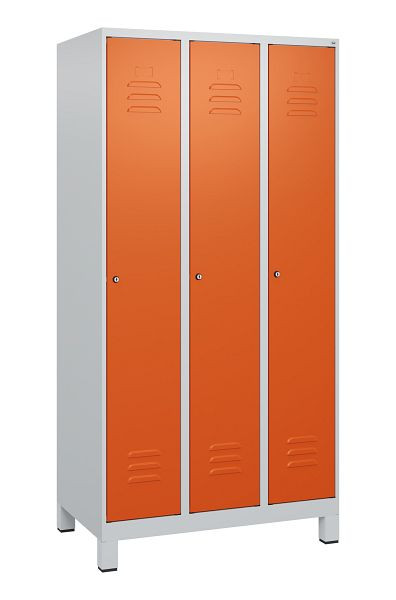 C+P Umkleidespind Classic PLUS mit Mitteltrennwand, Füße, 3 Abteile, 1800x900x500mm, 7035/2004, Zylinderschlösser, 0800107-30F S10031