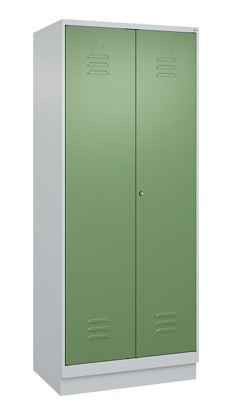 C+P Umkleidespind Classic PLUS, Doppel-Spind, Sockel, 2 Abteile, 1950x800x500mm, 7035/6011, Zylinderschloss, 080022-22P S10021