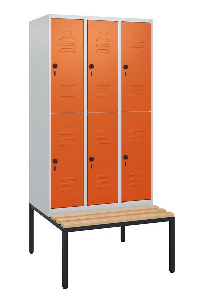 C+P Doppelstöckiger Spind Classic PLUS, 3 Abteile, 1950x900x815mm, 7035/2004, Drehriegel, Buche-Sitzleisten, mit untergebauter Sitzbank, 0803505-30 S10120