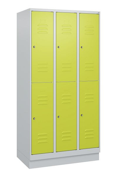 C+P Doppelstöckiger Spind Classic PLUS, Sockel, 3 Abteile, 1800x900x500mm, 7035/0024, Zylinderschlösser, 0803207-30 S10025