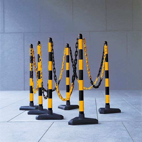 DENIOS Kettenständer-Set, 6 St, 870mm, 10m Kette, gelb/schwarz, dreieckiger Kunstofffuß, betongefüllt, 180-246