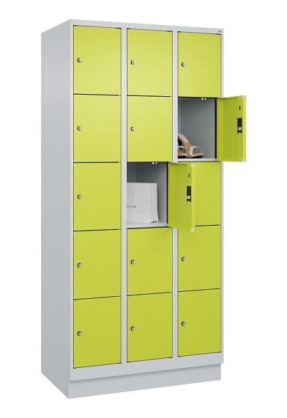 C+P Schließfachschrank Evolo PLUS, mit Sockel, 15 Fächer, 1950x900x500mm, 7035/0, Frontfarbe 1108060 RDS Clowngrün, 049020-305 S10015