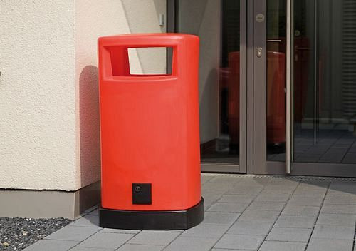 DENIOS Abfallbehälter aus PE, 120 Liter Volumen, verzinkter Innenbehälter, Korpus rot, 173196