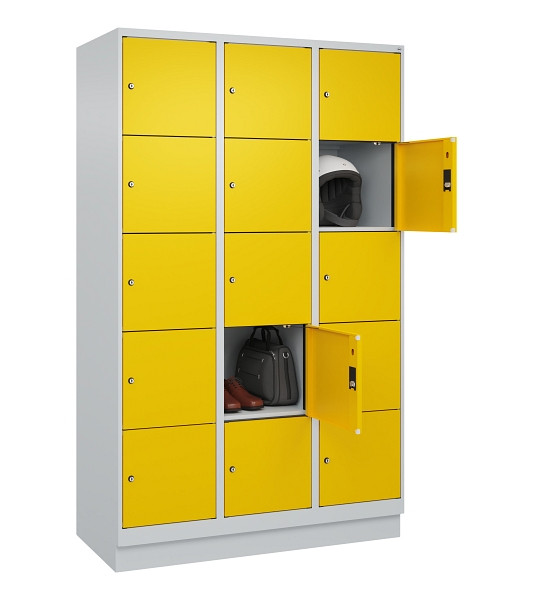 C+P Schließfachschrank Evolo PLUS, mit Sockel, 15 Fächer, 1950x1200x500mm, 7035/1023 Verkehrsgelb, 049020-325 S10001