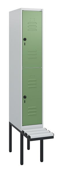 C+P Doppelstöckiger Spind Classic PLUS, 1950x300x815mm, 7035/6011, Drehriegel, mit Untergestell und schwebender Sitzfläche, 0803405-10 S10066