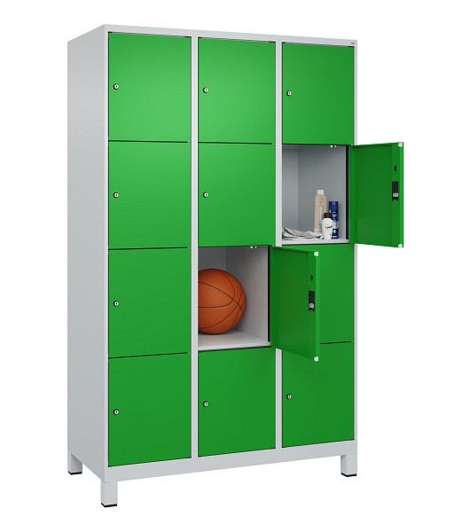 C+P Schließfachschrank Evolo PLUS, mit Füßen, 12 Fächer, 1950x1200x500mm, 7035/6037 Reingrün, Abteile 3, Abteilbreite 400 mm, 049010-324 S10011