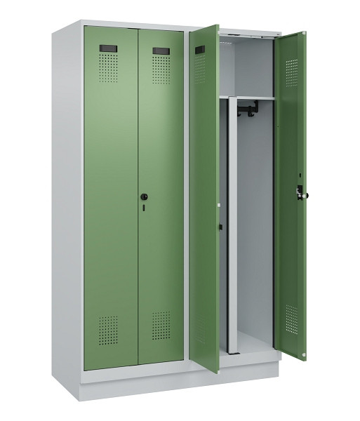 C+P PSA Schwarz-Weiß-Spind Evolo PLUS, mit Sockel, 4 Abteile, 1950x1200x500mm, 7, Frontfarbe RAL 6011 Resedagrün, Drehriegel, 049022-40P S10010