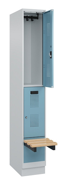 C+P Doppelstock-Spind Evolo PLUS, Bank, 2 Fächer, 1950x300x815mm, 7035/0010, Zylinderschloss, Sitzfläche Buche-Hartholz, mit Sockel, 049340-10 S10036