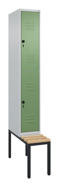 C+P Doppelstöckiger Spind Classic PLUS, Bank, 2120x300x815mm, 7035/6011, Drehriegel, Sitzleisten aus Buche, mit untergebauter Sitzbank, 0803507-10 S10006