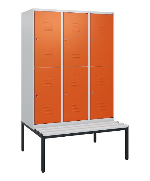 C+P Doppelstöckiger Spind Classic PLUS, 3 Abteile, 1950x1200x815mm, 7035/2004, Zylinderschlösser, mit untergebauter Sitzbank, 0803505-32 S10125