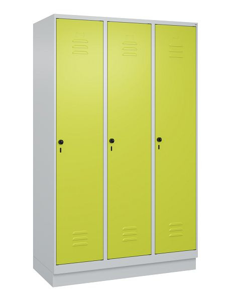 C+P Umkleidespind Classic PLUS mit Mitteltrennwand, Sockel, 3 Abteile, 1950x1200x500mm, 7035/0024, Drehriegel, 080020-32F S10010
