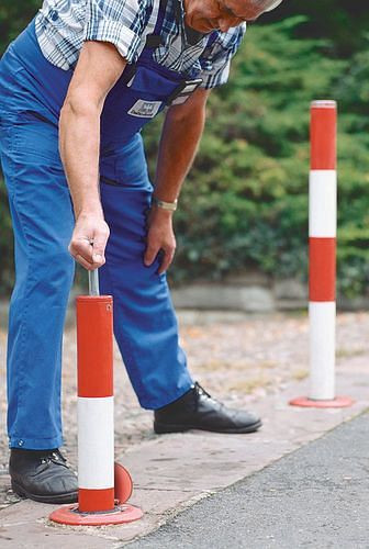 Schake Absperrpfosten, Stahl, feuerverzinkt, manuell versenkbar zum Einbetonieren, Höhe Überflur 900 mm, 310848