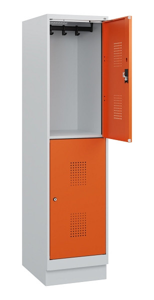 C+P Doppelstöckiger Spind Evolo PLUS, Sockel, 2 Fächer, 1630x400x500mm, 7035/200, Zylinderschloss, 0493205-12 S10022