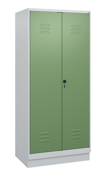 C+P Umkleidespind Classic PLUS, Doppel-Spind, Sockel, 2 Abteile, 1800x800x500mm, 7035/6011, Drehriegel, 0800227-22P S10006