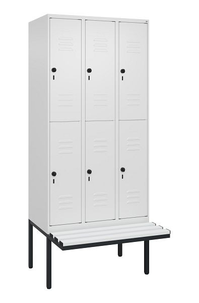 C+P Doppelstöckiger Spind Classic PLUS, 3 Abteile, 2120x900x815mm, 9016/9016, Drehriegel, mit Untergestell und schwebender Sitzfläche, 0803407-30 S10119