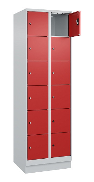 C+P Schließfachschrank Evolo PLUS, mit Sockel, 12 Fächer, 1950x600x500mm, 7035/3, Frontfarbe RAL 3000 feuerrot, 049020-206 S10003