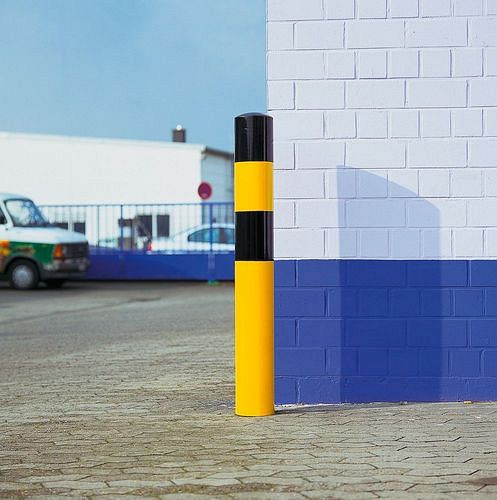 Moravia Rammschutz-Poller, gelb beschichtet, schwarze Streifen, zum Einbetonieren, Ø: 90 mm, 311074