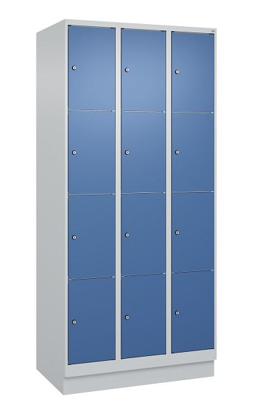 C+P Schließfachschrank Classic PLUS, Sockel, 3 Abteile mit je 4 Fächern, 1950x900x500mm, 7035/5023, 080020-304 S10005