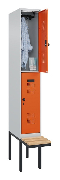 C+P Doppelstock-Spind Evolo PLUS, Bank, 2 Fächer, 2120x300x815mm, 7035/2004, Drehriegel, Sitzfläche Buche-Hartholz, 0493407-10 S10002